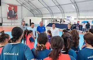 Başkan Aras’tan sporculara ziyaret