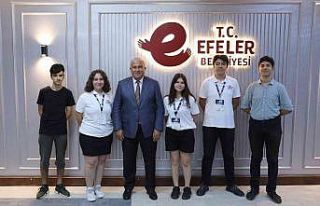 Başkan Atay, TEKNOFEST’te yarışacak öğrencilerle...