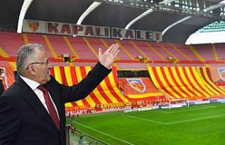 Başkan Büyükkılıç’tan yeni sezonda Kayserispor’a...