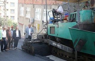Başkan Demirtaş asfalt döktü