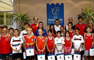 Başkan Günel, başarılı triatloncuları ağırladı