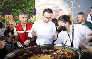 Başkan Karaman Diyarbakır’da aşure dağıttı