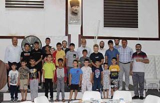 Başkan Kepez Kur’an kursu öğrencileri için kahvaltı...