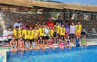 Başkan Yaman yaz yüzme kursunu ziyaret etti