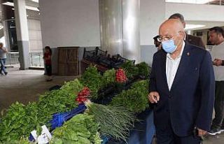 Başkan Yaşar pazar esnafını ziyaret etti
