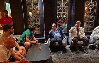 Başkan Yıldırım, futbolcularla bir araya geldi
