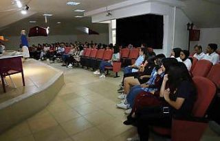 Batı Alanya’da uzmanlar öğrencilerle buluştu