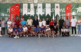 Batman’da düzenlenen 18 yaş altı teniz turnuvası...