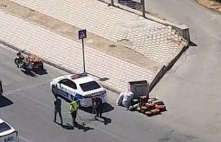 Batman’da yürek ısıtan görüntü: Polis görür...