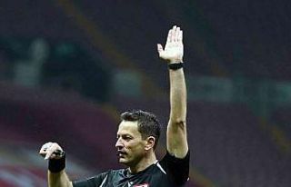 Beşiktaş-Sivasspor maçında Volkan Bayarslan düdük...