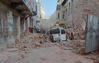 Beyoğlu’nda 4 katlı metruk bina çöktü