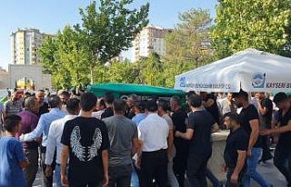 Bıçaklı kavgada hayatını kaybeden genç toprağa...