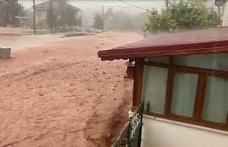 Bilecik’te yaşanan sel anı cep telefonu kameralarına...