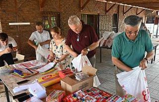Binlerce çocuğa ücretsiz kırtasiye malzemeleri...