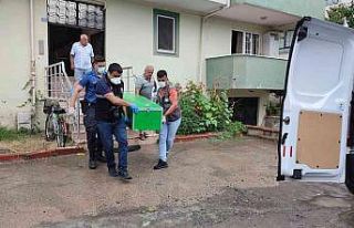 Bir süredir haber alınamıyordu, komşuları balkondan...