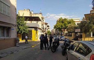 Birlikte yaşadığı kadını sokak ortasında bıçakladı