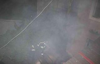 Bolu’da, 2 katlı tarihi ahşap ev yangında hasar...