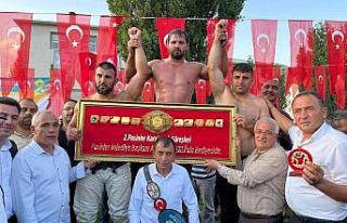 Bölükbaşı, Pasinler’de baş pehlivan oldu