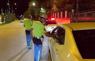 Bolvadin polisinden sürücülere yönelik gece denetimi