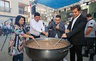 Buca’da geleneksel aşure ikramı