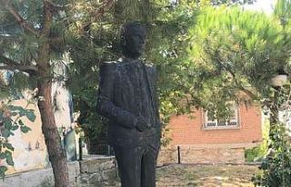 Buldan’ın simge isimleri anısına yapılan büstlerin...