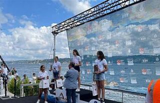 Burcu yüzmede Türkiye şampiyonu oldu