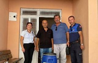 Burhaniye’ de atık yağlar sokak hayvanlarına...