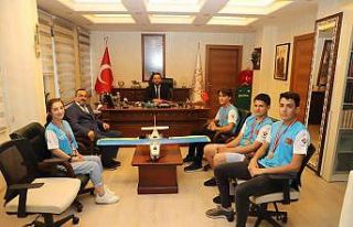 Bursa İl Milli Eğitim Müdürü Feza Takımını...