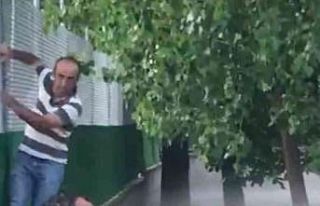 Bursa’da selde mahsur kalan köpeği ekipler kurtardı