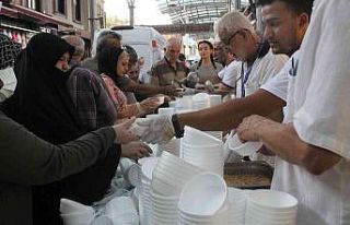 Bursa’da tarihi pazarda 30 yıllık gelenek bozulmadı