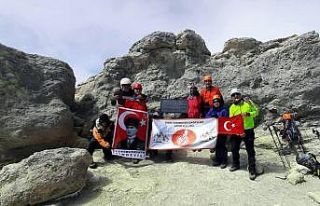 Bursalı dağcılar İran’ın en yüksek dağında...