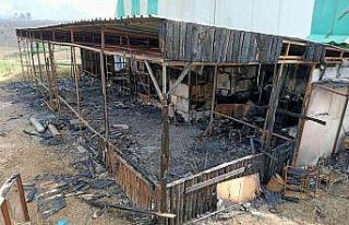 Büyükçekmece’de yanan halı saha deposundan ceset...