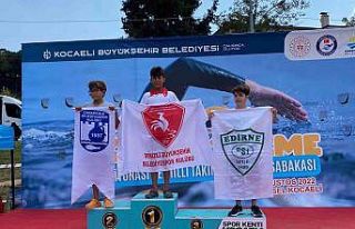 Büyükşehir yüzme takımı başarılarına bir...