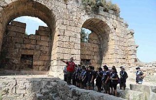 Büyükşehirin izcileri Perge Antik Kenti’nde