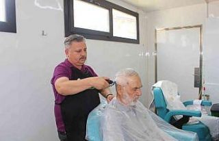 Büyükşehirin mobil kuaför tırı yaylalarda