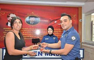 Caddede düşürdüğü 70 bin liralık altınlarına...