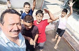 Cami imamı traktörü havuza çevirdi