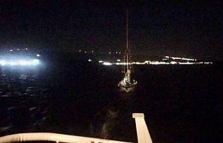 Çanakkale açıklarında sürüklenen tekne kurtarıldı