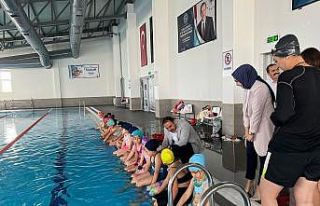 Çiçekdağı’nda yarı olimpik havuzun ilk yüzücüleri...