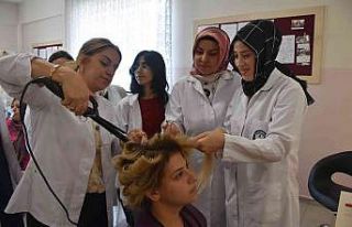 Çiftlerin kuaför ve bakımlarını ücretsiz olarak...