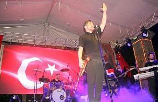 Çınarcık’ta Zafer Bayramı Ekin Uzunlar ile kutlandı