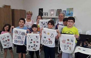 Çocuklar el sanatlarını öğreniyor