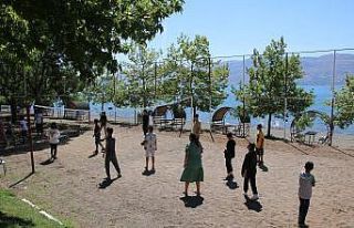 Çocuklar piknikte bir araya geldi