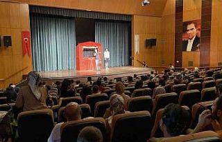 Çocuklara kukla gösterisi