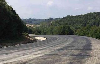 Çöken yolda asfalt çalışması başladı