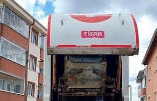 Çöp konteynırları yıkanarak dezenfekte ediliyor