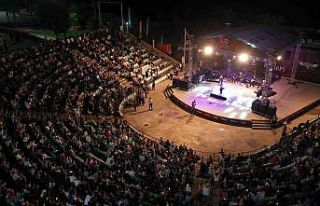 Darıca Sahili Eser Eyüboğlu ile şenlendi