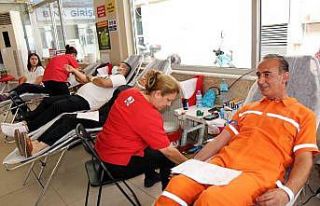 Denizli’de sağlık çalışanları ve vatandaşlar...