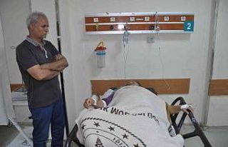 Derik’teki kazada yardıma gitti tırın kaportası...