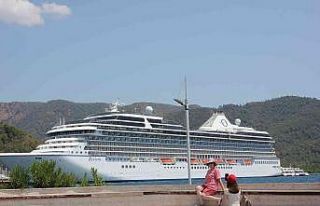 Dev yolcu gemisi Marmaris esnafına can suyu oldu